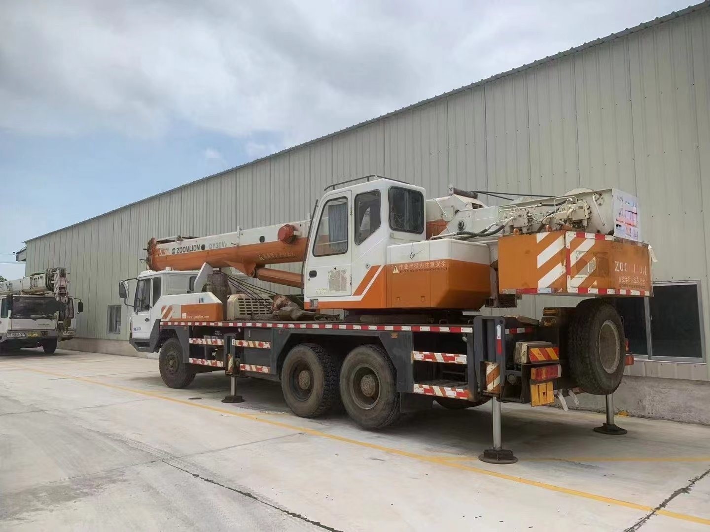 25ton Zml Used Crane Truck Crane Construction Machinery with Maximum ...